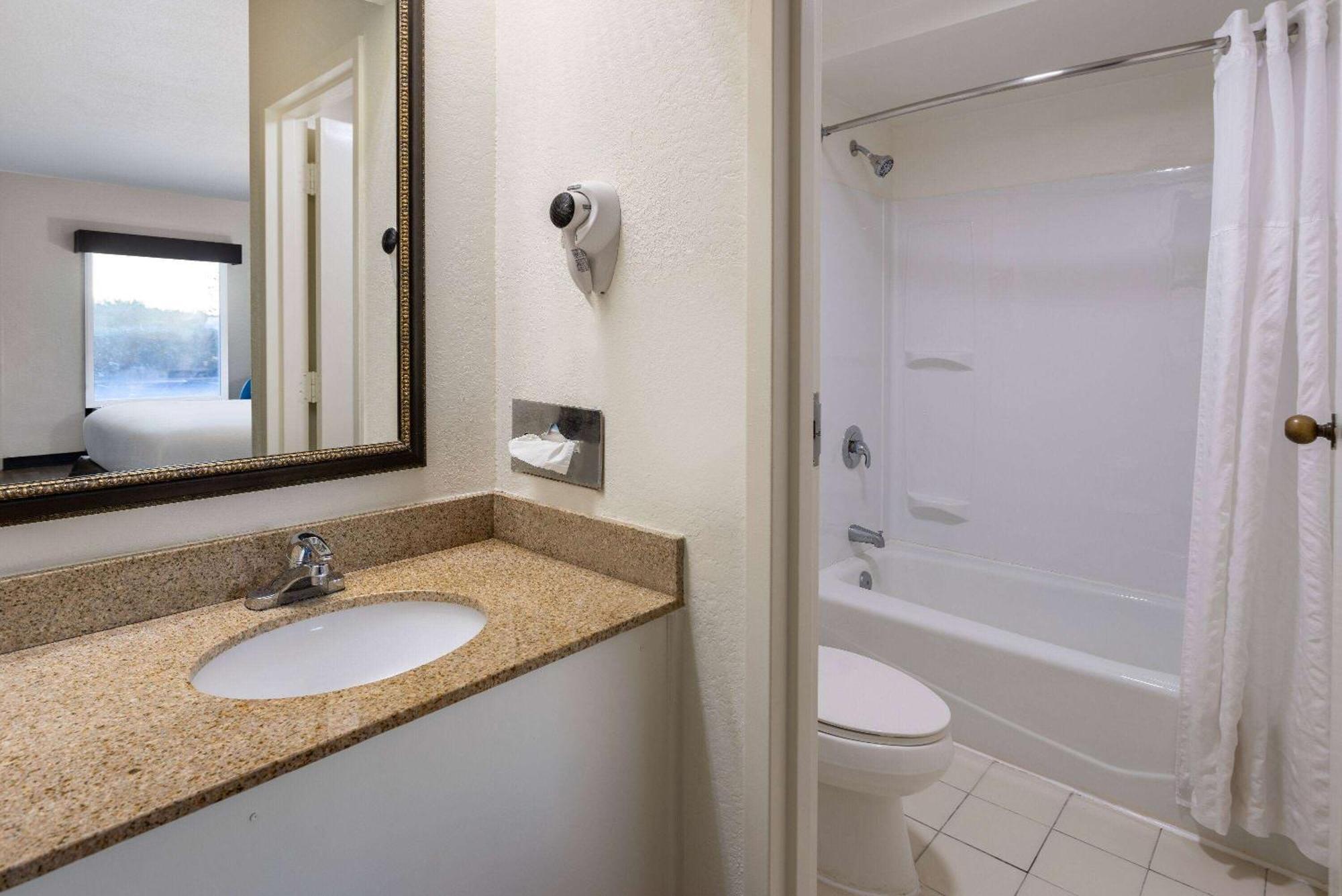 Baymont By Wyndham Camp Lejeune Jacksonville Buitenkant foto